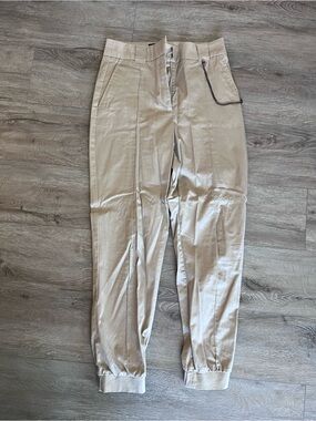 Dynamite High-Rise Beige Pants with chain Size 4
